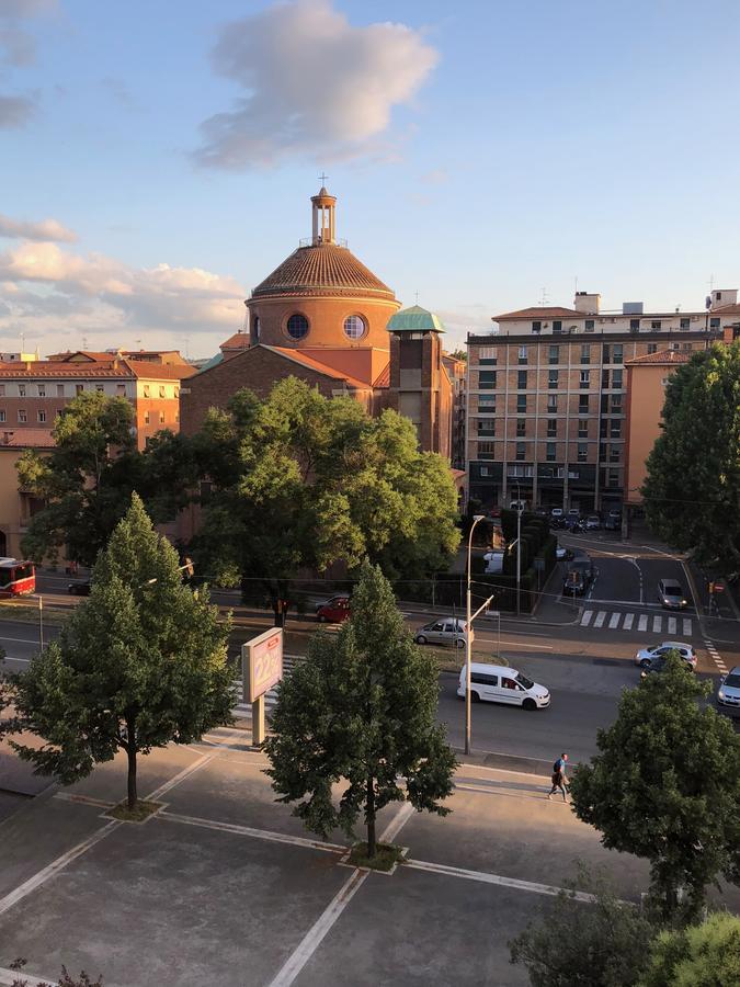 Bologna Holiday Inn Extérieur photo